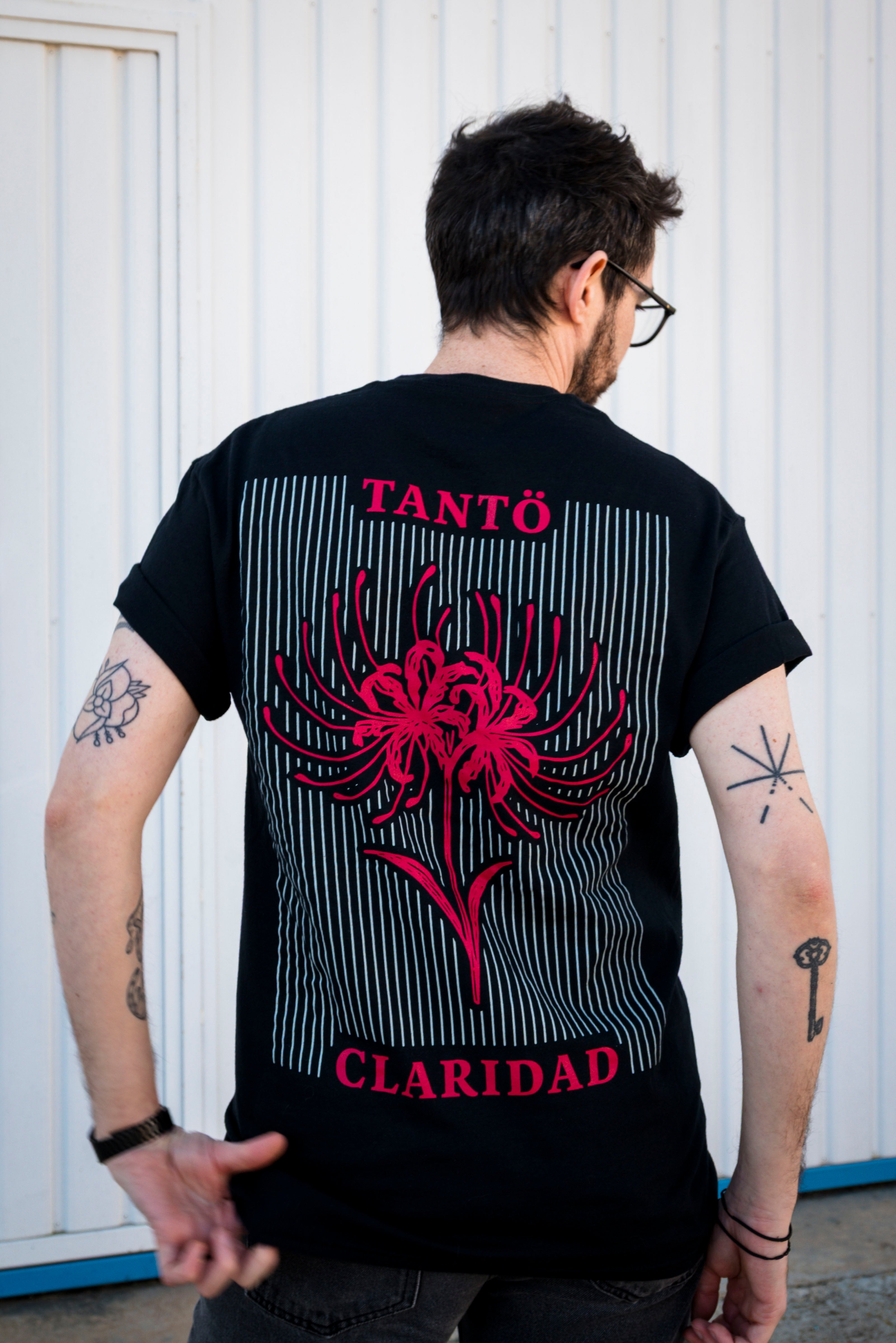Camiseta Claridad Negra