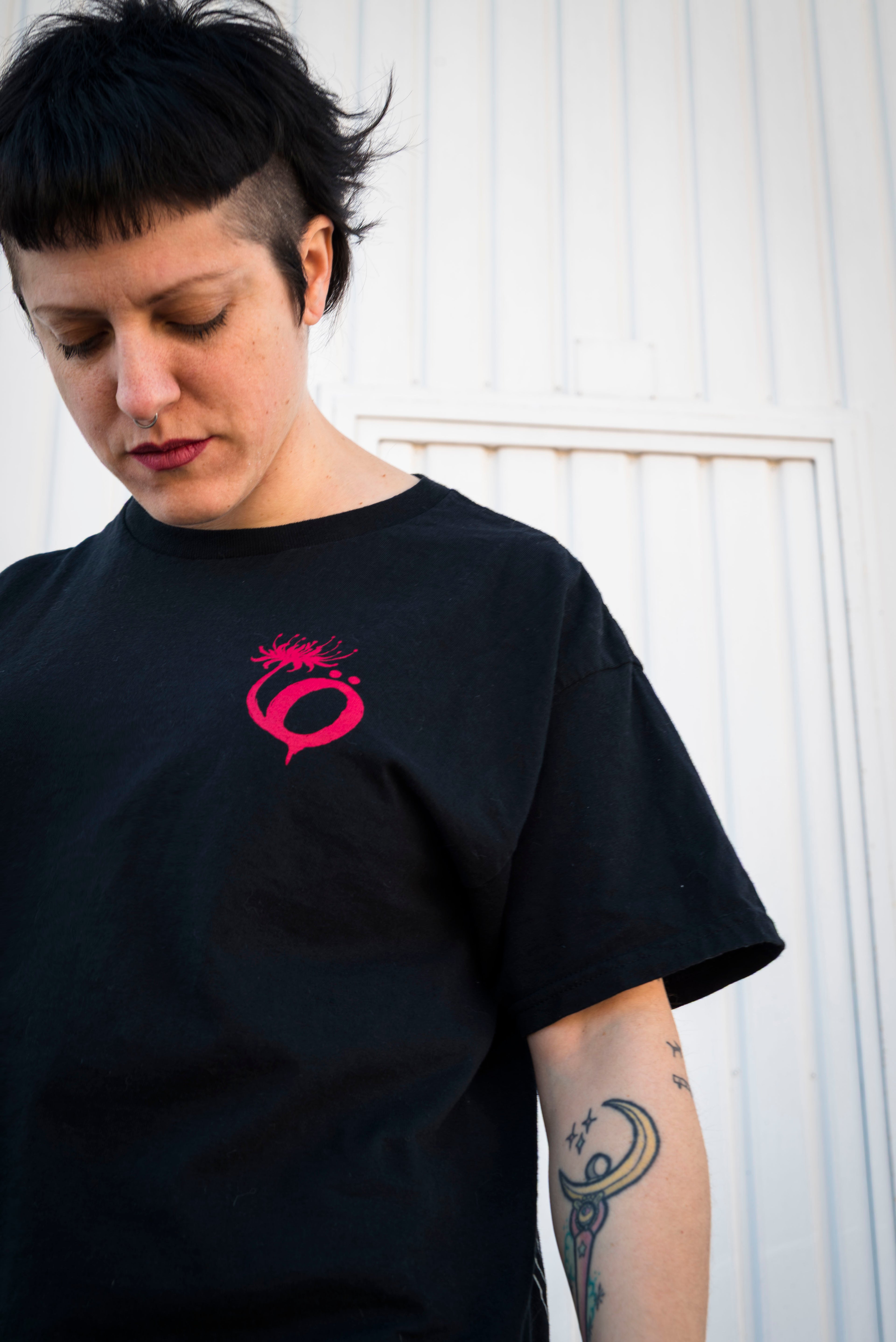 Camiseta Claridad Negra